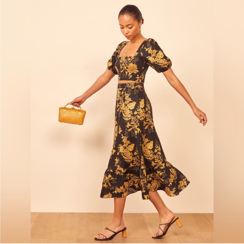 Reformation Yucca Linen Top in Carmen Gold